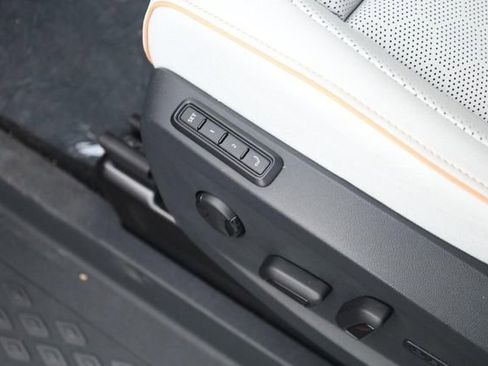 New 2025 Volkswagen ID. Buzz Pro S Plus image 13