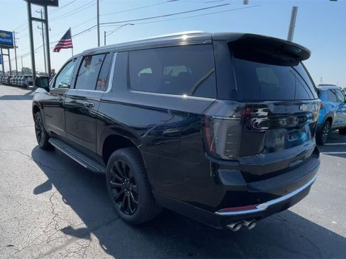 New 2025 Chevrolet Suburban Premier image 8