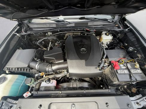 Used 2021 Toyota Tacoma TRD Off-Road w/ Technology Package image 41