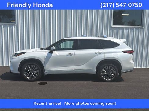 Used 2021 Toyota Highlander Platinum AWD/4WD image 1