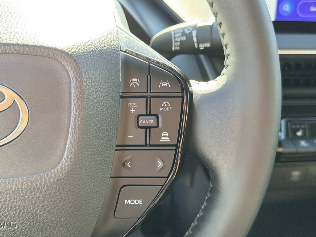 Used 2025 Toyota Prius FWD image 18