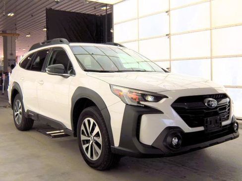 Used 2023 Subaru Outback Premium AWD/4WD image 2