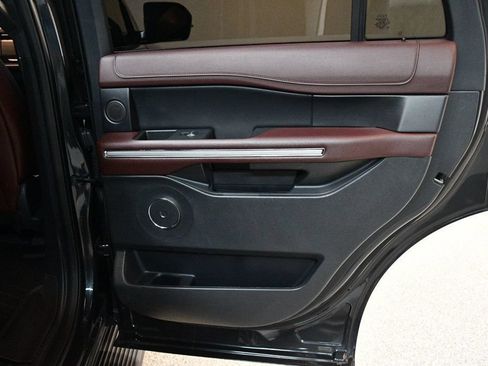 Used 2024 Ford Expedition Limited AWD/4WD image 26