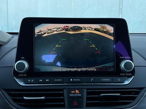 Used 2025 Nissan Altima 2.5 SV image 30