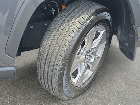 Used 2025 Toyota RAV4 XLE AWD/4WD image 30
