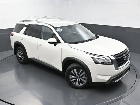 Used 2024 Nissan Pathfinder SL image 34