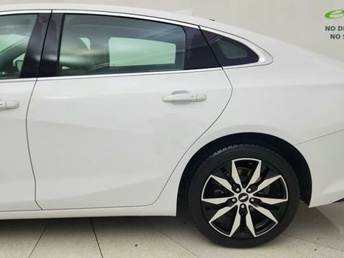 Used 2018 Chevrolet Malibu LT w/ Driver Confidence Package FWD image 4