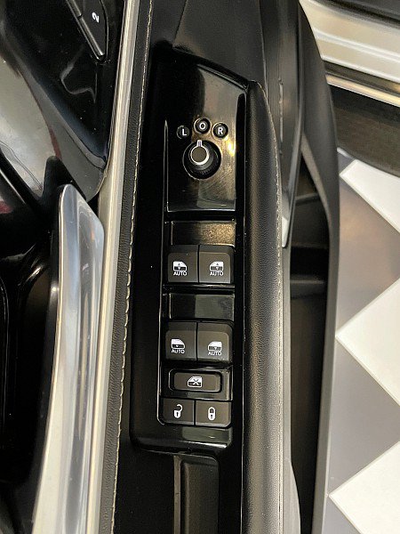 Used 2022 Jeep Wagoneer Series III w/ Rear Seat Video Group 1 AWD/4WD image 18