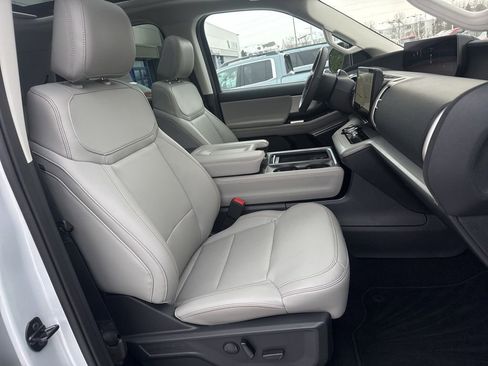 Used 2025 Ford Expedition Active image 37