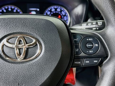 Used 2021 Toyota RAV4 LE FWD image 19