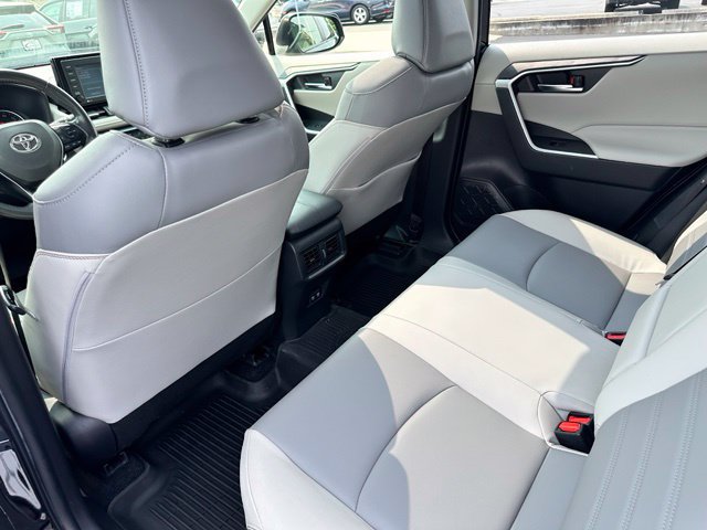 Used 2021 Toyota RAV4 XLE Premium AWD/4WD image 21