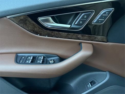 Used 2018 Audi Q7 3.0T Prestige w/ Prestige Package image 21