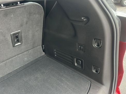 Used 2023 Chevrolet Traverse High Country FWD image 54