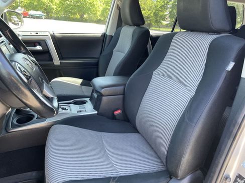 Used 2014 Toyota 4Runner SR5 AWD/4WD image 12