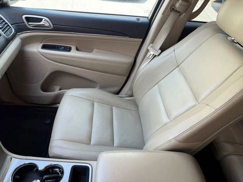 Used 2019 Jeep Grand Cherokee Limited image 14