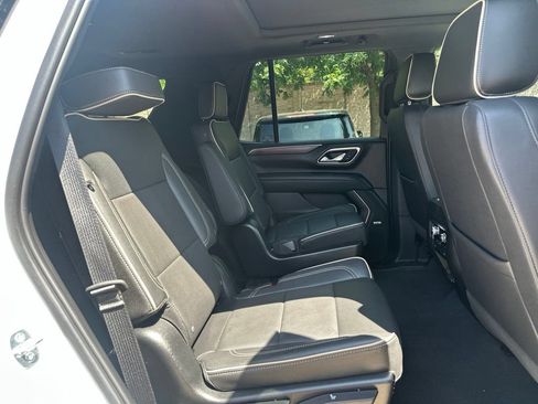 Used 2023 GMC Yukon SLT w/ SLT Luxury Package AWD/4WD image 26
