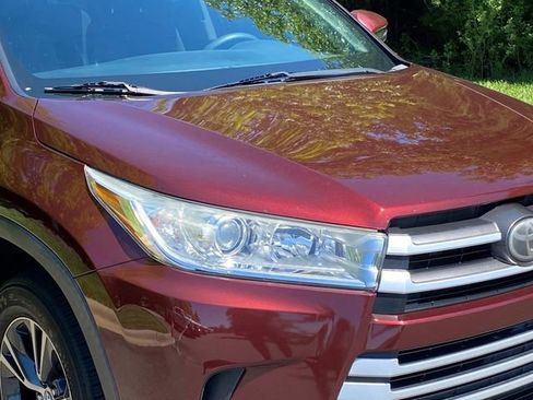 Used 2019 Toyota Highlander LE FWD image 4