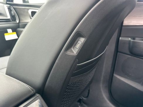 New 2025 Kia Sorento X-Line EX image 16
