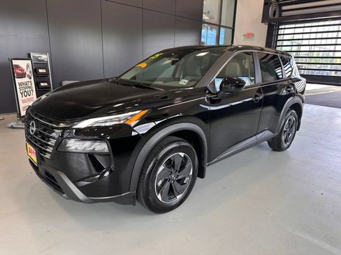 Certified 2025 Nissan Rogue SV AWD/4WD image 1