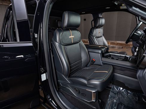 Used 2024 Ford F350 Platinum w/ FX4 Off-Road Package image 31