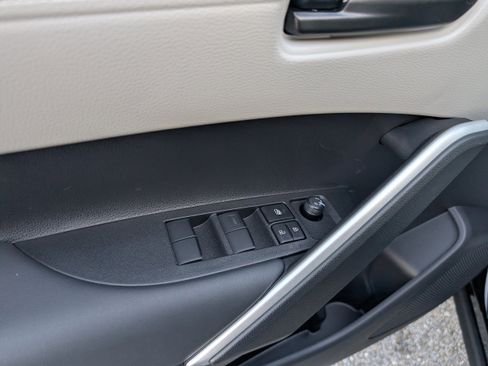 New 2026 Toyota Corolla Cross L image 9