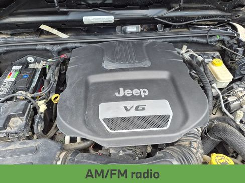 Used 2017 Jeep Wrangler Unlimited Sport w/ Quick Order Package 23S AWD/4WD image 14