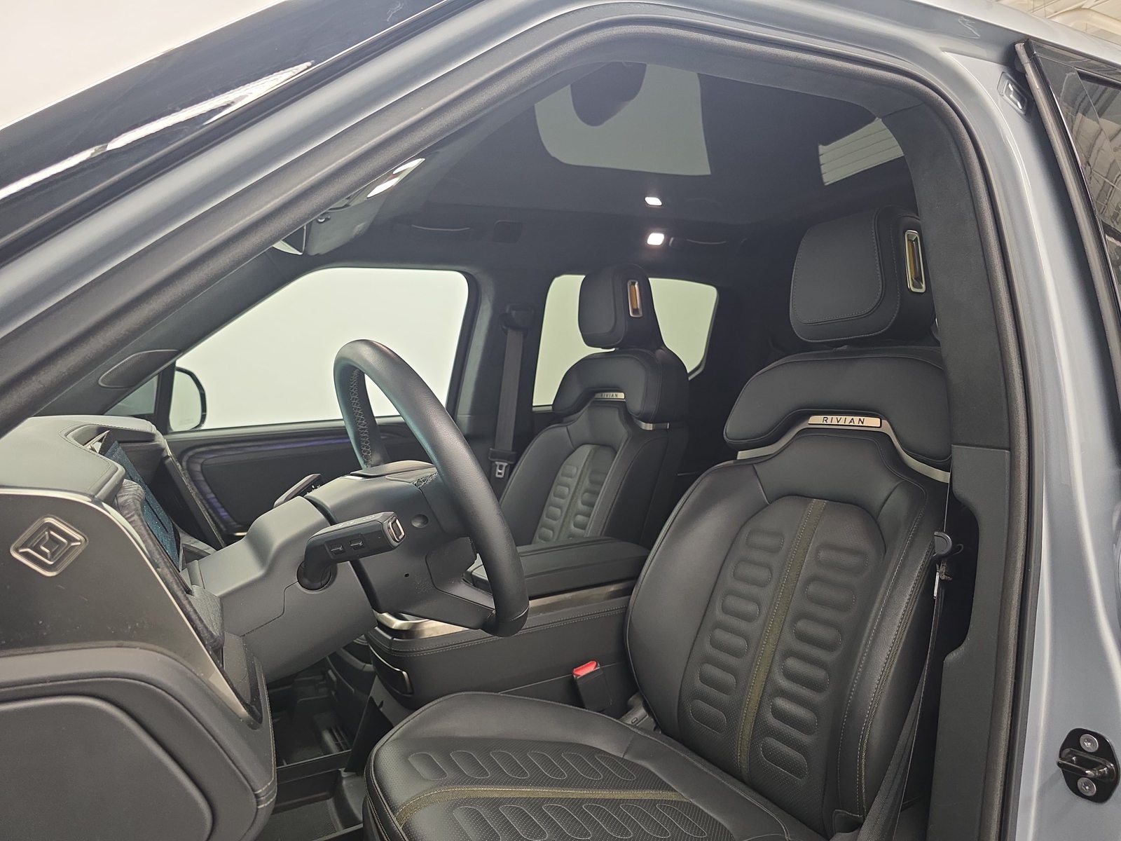 Used 2022 Rivian R1T Adventure AWD/4WD image 20