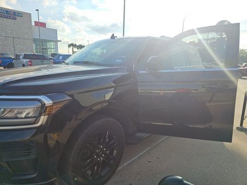 Used 2024 Ford Expedition XLT image 7