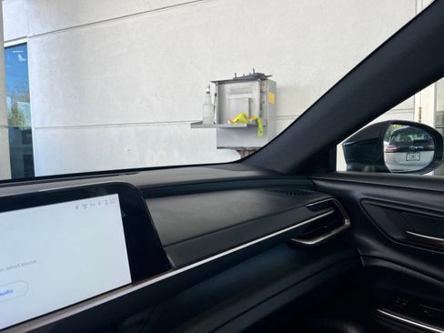 Used 2025 Toyota Crown XLE image 35