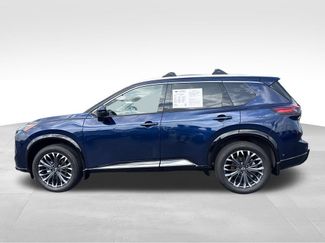 Used 2025 Nissan Rogue Platinum FWD video 2