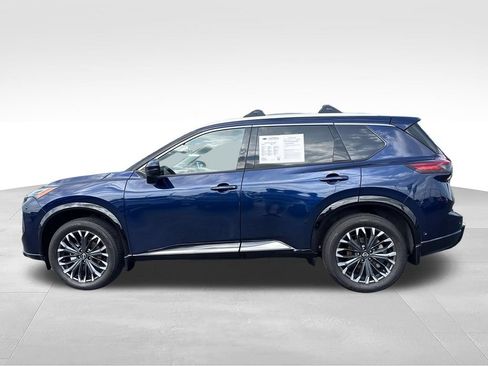 Used 2025 Nissan Rogue Platinum FWD image 2
