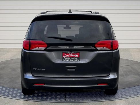 Used 2020 Chrysler Voyager Lxi FWD image 6