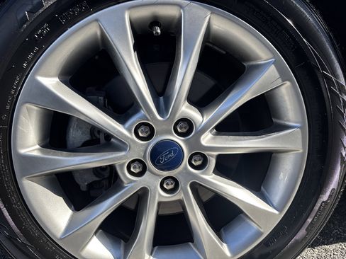 Used 2017 Ford Fusion SE image 24