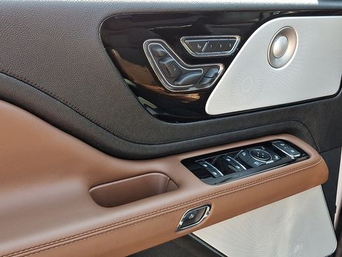 Used 2023 Lincoln Aviator Reserve w/ Equipment Group 201A AWD/4WD image 13