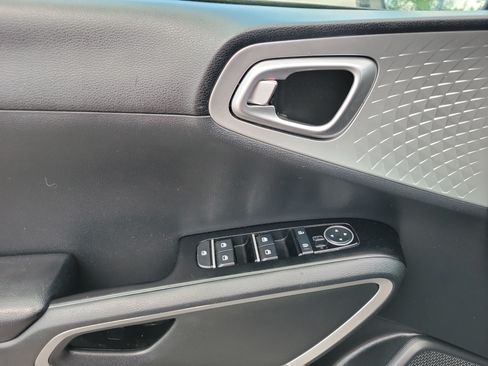 Used 2022 Kia Soul LX FWD image 5