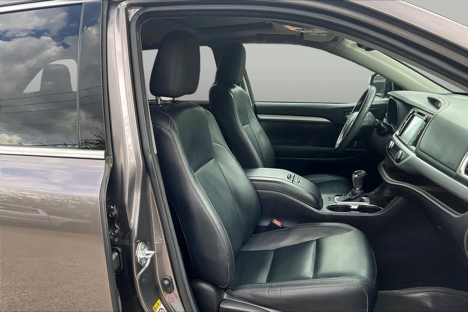 Used 2016 Toyota Highlander XLE FWD image 9