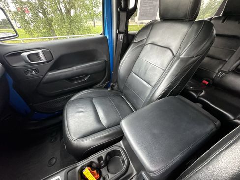 Used 2022 Jeep Wrangler Unlimited Sahara AWD/4WD image 21