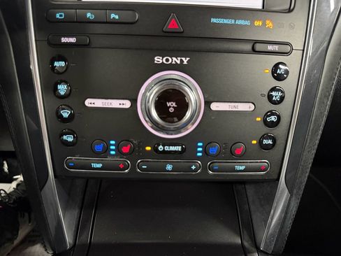 Used 2019 Ford Explorer Platinum AWD/4WD image 32