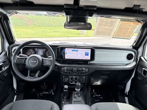 Used 2025 Jeep Gladiator Sport AWD/4WD image 20