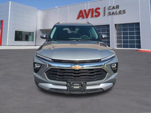 Used 2025 Chevrolet TrailBlazer LT AWD/4WD image 2