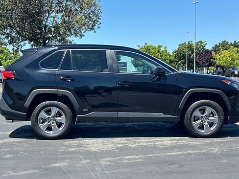 Certified 2022 Toyota RAV4 LE AWD/4WD image 3