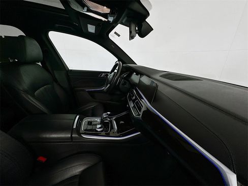 Used 2020 BMW X5 M50i image 30