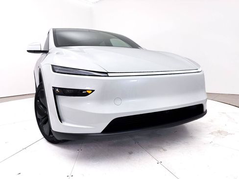 Used 2026 Tesla Model Y Long Range AWD/4WD image 7
