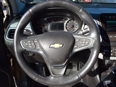 Used 2018 Chevrolet Equinox Premier image 12