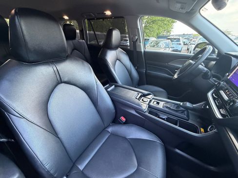 Used 2025 Toyota Grand Highlander FWD image 38