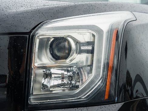 Used 2018 GMC Yukon Denali image 12