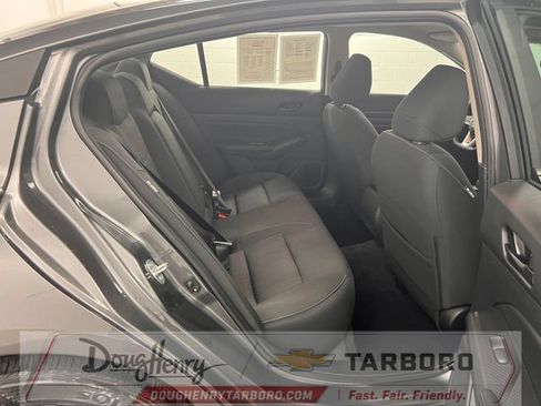 Used 2025 Nissan Altima 2.5 SV FWD image 37