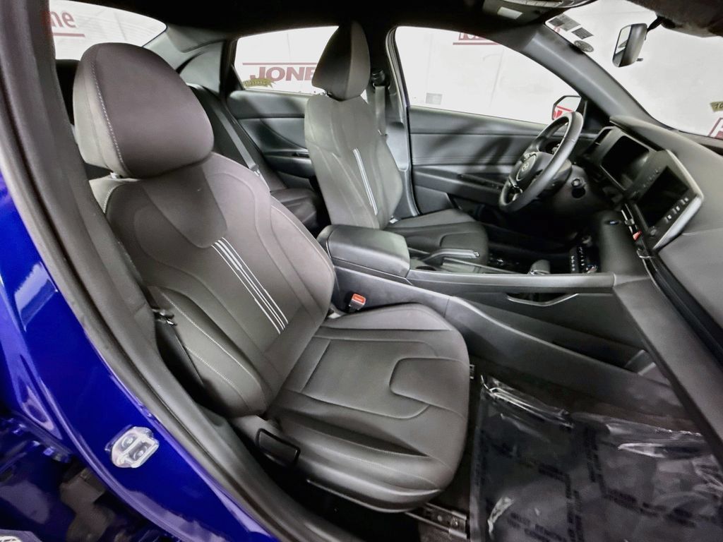 Certified 2025 Hyundai Elantra Sport FWD image 29
