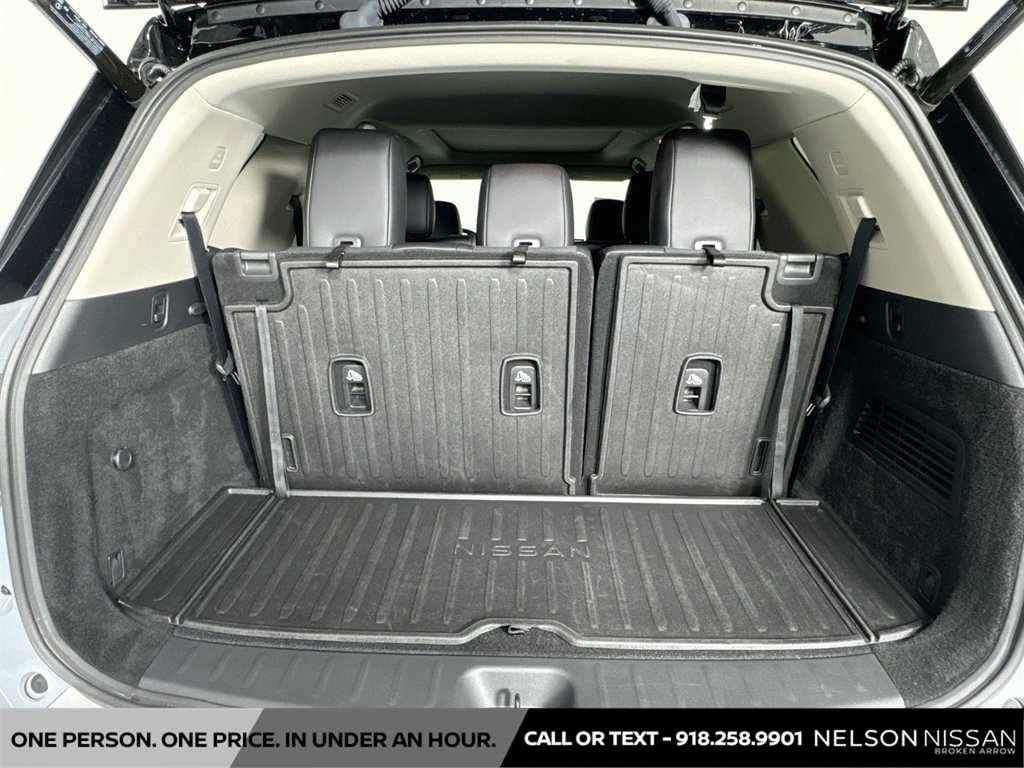 Certified 2025 Nissan Pathfinder Platinum w/ Black Appearance Package AWD/4WD image 28