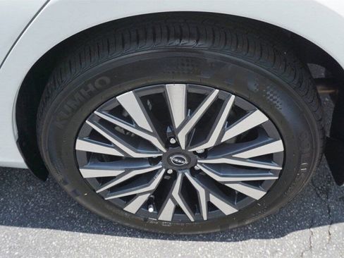 New 2025 Nissan Altima 2.5 SV image 6